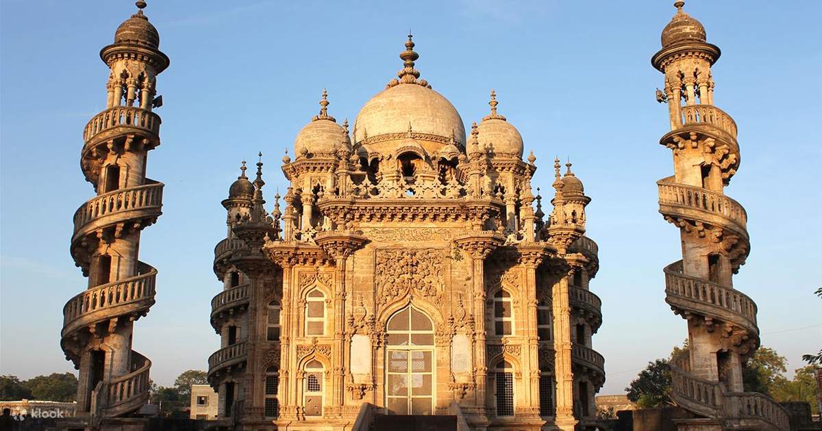 Jaipur to Rajkot Taxi Service